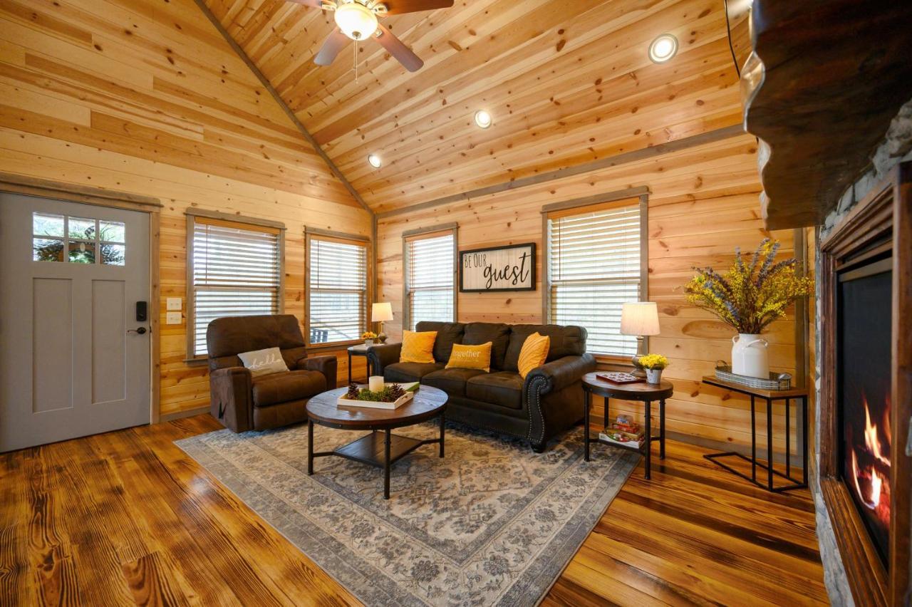 Convenient Romantic Hot Tub Bbq 3-Night Special! Broken Bow Exterior foto