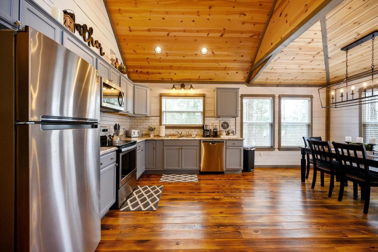 Convenient Romantic Hot Tub Bbq 3-Night Special! Broken Bow Exterior foto