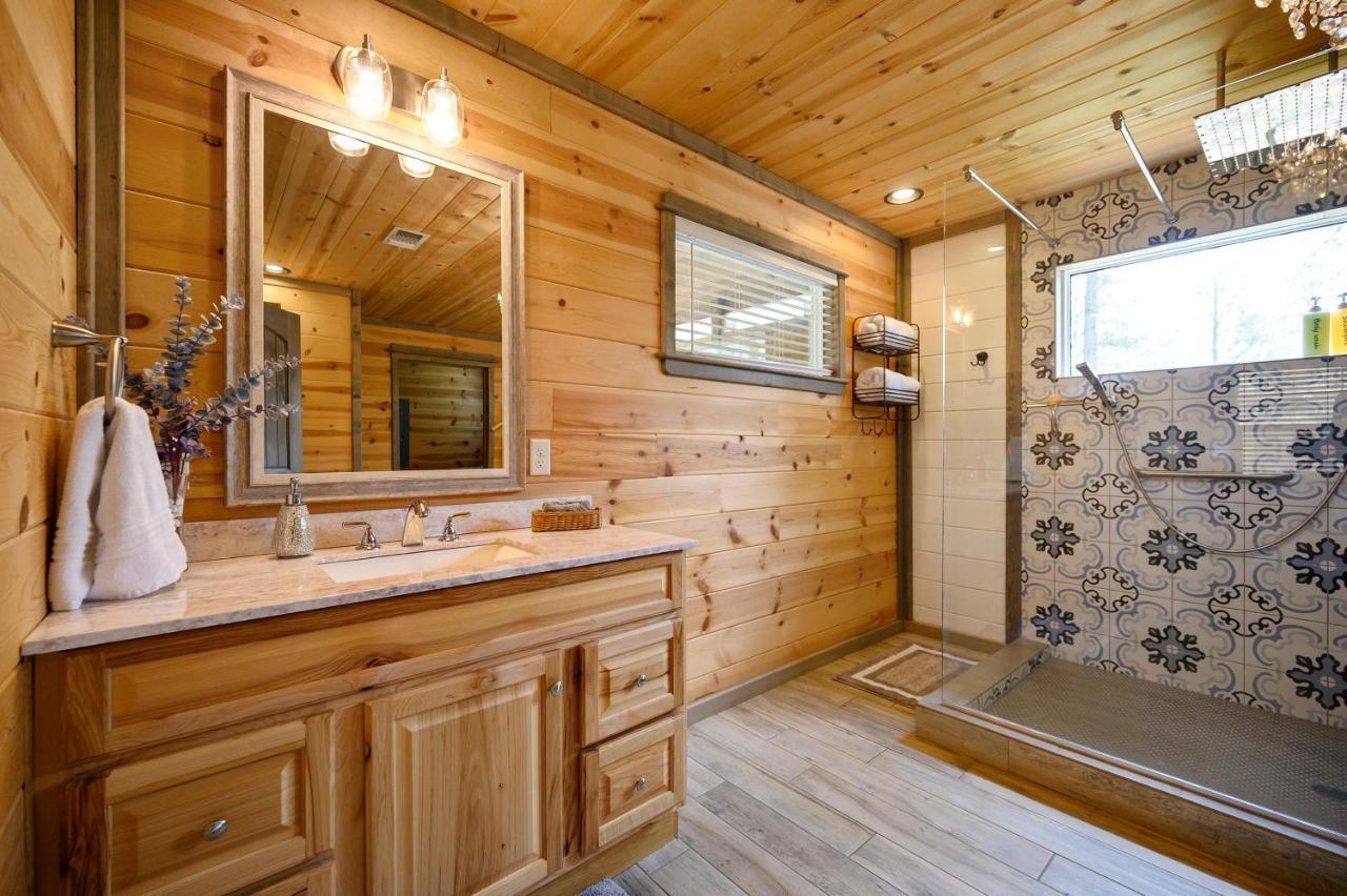 Convenient Romantic Hot Tub Bbq 3-Night Special! Broken Bow Exterior foto