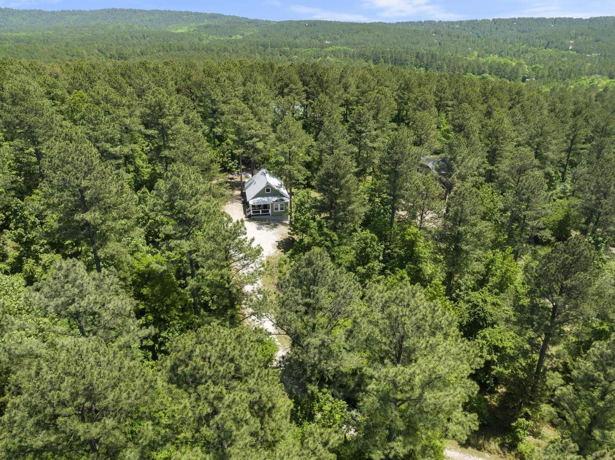 Convenient Romantic Hot Tub Bbq 3-Night Special! Broken Bow Exterior foto